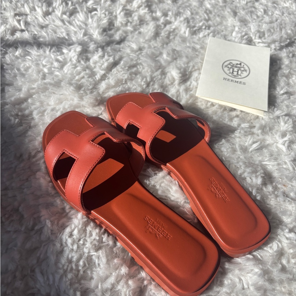 Hermes Oran Sandals rare color, like new in box - Picture 3 of 6